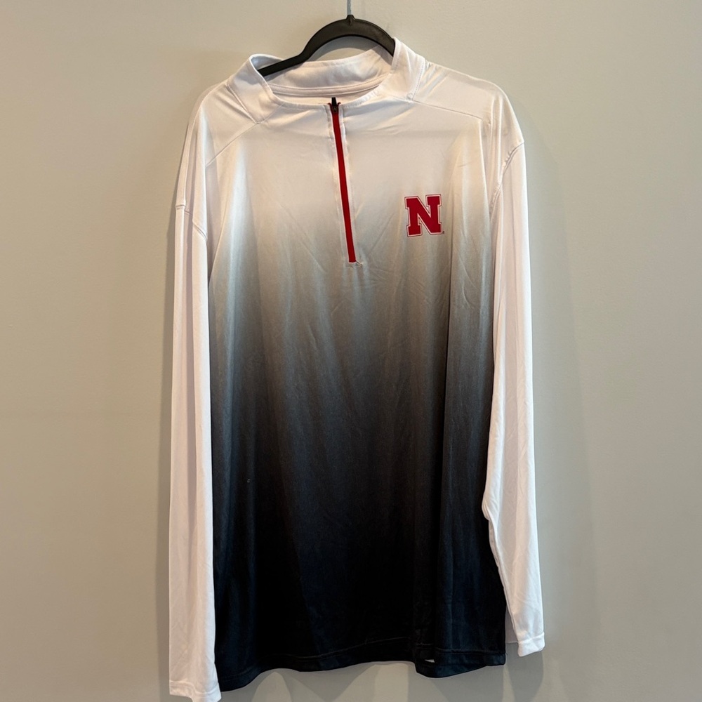 Colosseum White and Black Sweatshirt